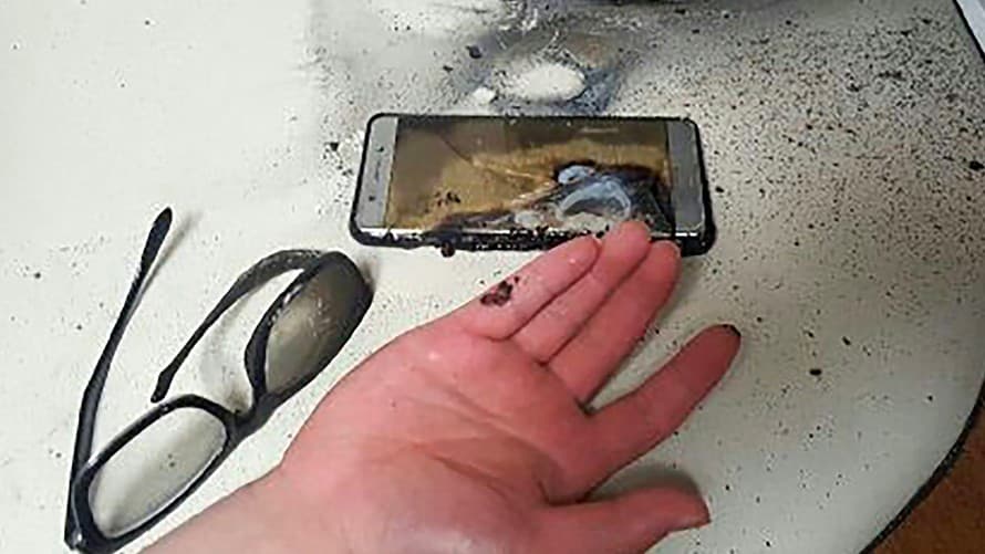 Estás bien cómodo viendo memes de "pasen Karmaland (autopsias, porno o cualquier cosa) por Canal 5" y tu celular explota justo en tu mano. Lo peor es que fueron varios modelos a lo largo de la década. Brutal.