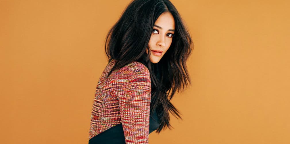 Actriz de Pretty Little Liars sí saldría con mujeres