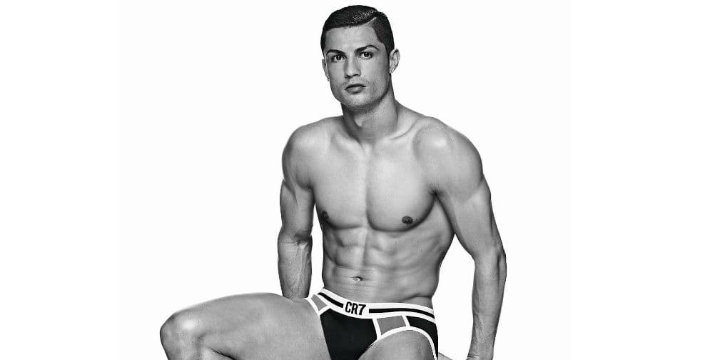 3. Cristiano Ronaldo: Las piernas del futbolista valen más de 100 millones de euros.