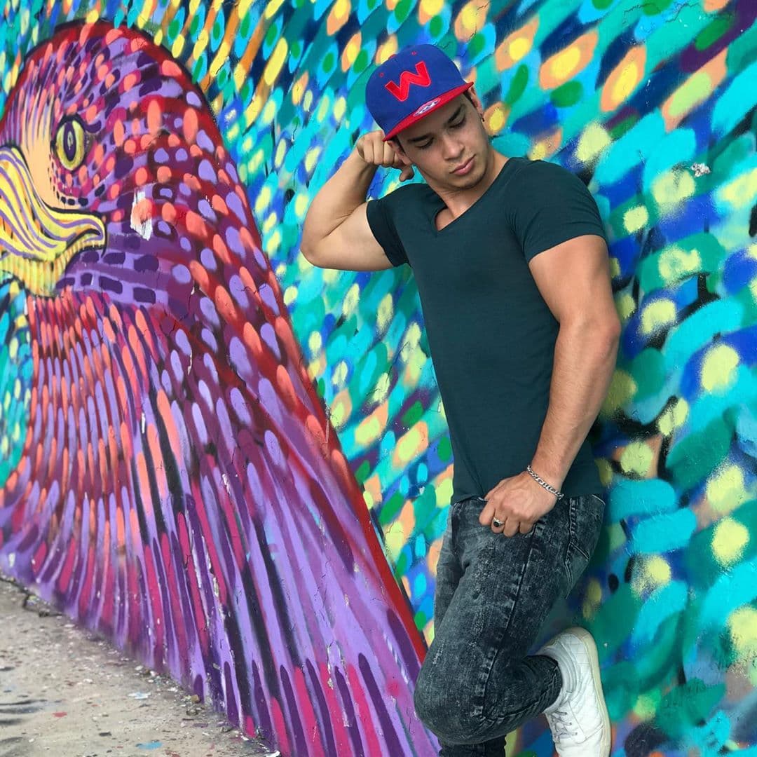 Su estilo fuera de la competencia es sencillo, pero sin duda Brandon destaca gracias a su carisma y personalidad.