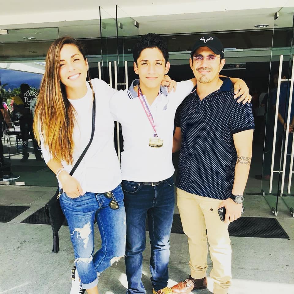 “Desde los 7 años empecé a vivir con mi papá y pues ya voy a cumplir 10 años viviendo con él, de hecho el 17 de noviembre cumplió 10 años con mi papá, no sé”, precisó.