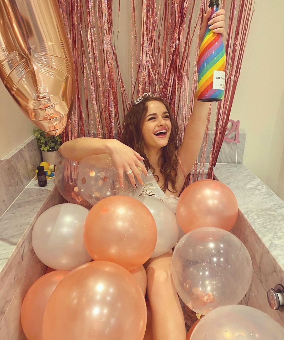 Este 30 de julio, Joey King cumplió 21 años y para celebrar su día especial te presentamos algunas curiosidades que quizás no conocías sobre esta talentosa actriz.