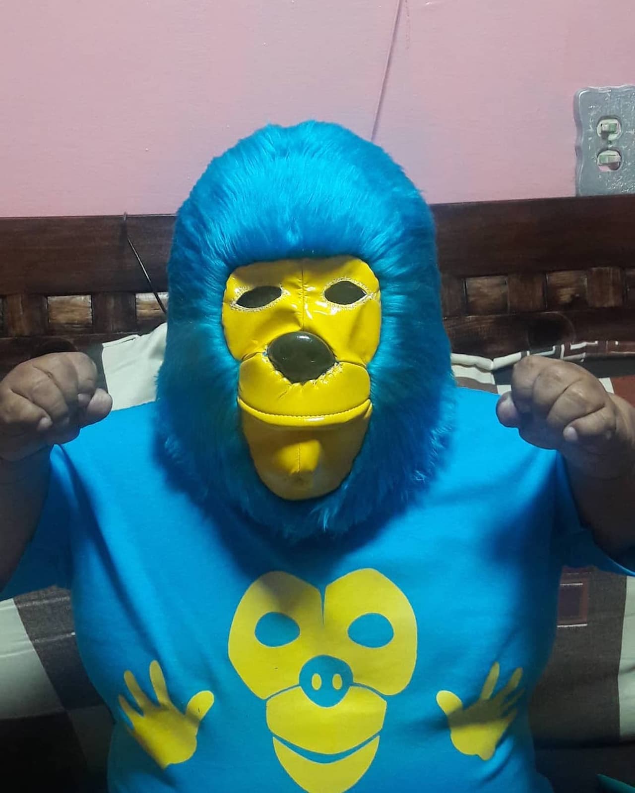 ¡Llévele, llévele! Kemonito vende cubrebocas originales con su imagen por crisis de pandemia