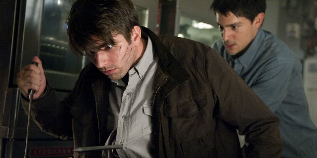13. Miles Fisher (Peter Friedkin): El villano que enloquece e intenta matar a todos, al final tampoco escapa.