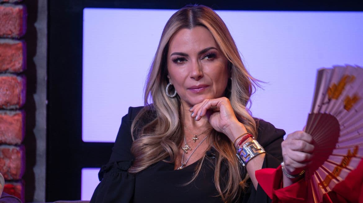 Martha Julia revive sus escenas de pasión en 'La Madrastra' y asegura: "La villana es la que goza"