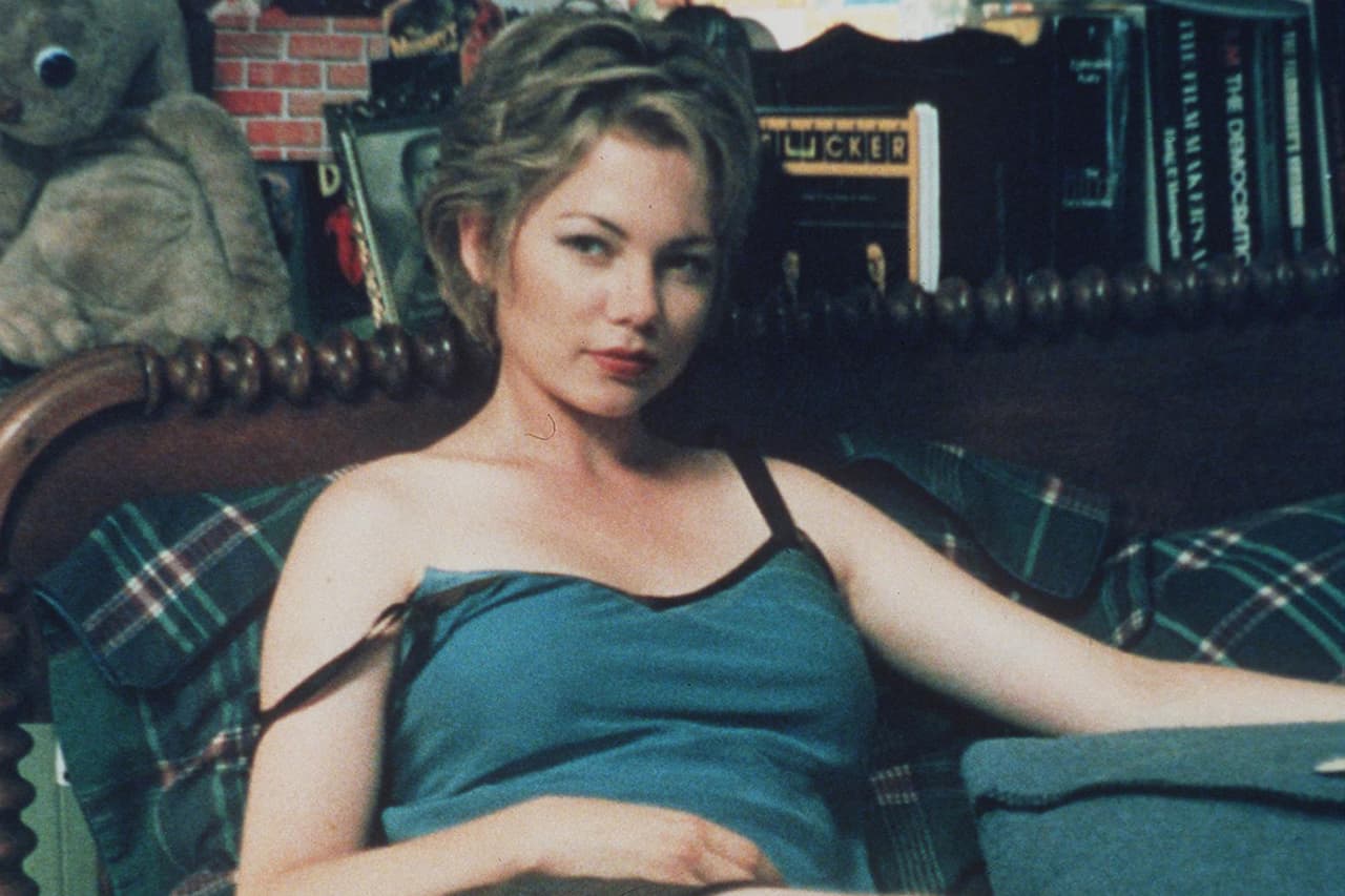 La peculiar personalidad de Jen llama de manera importante la atención de Dawson y da pie a triángulos amorosos.