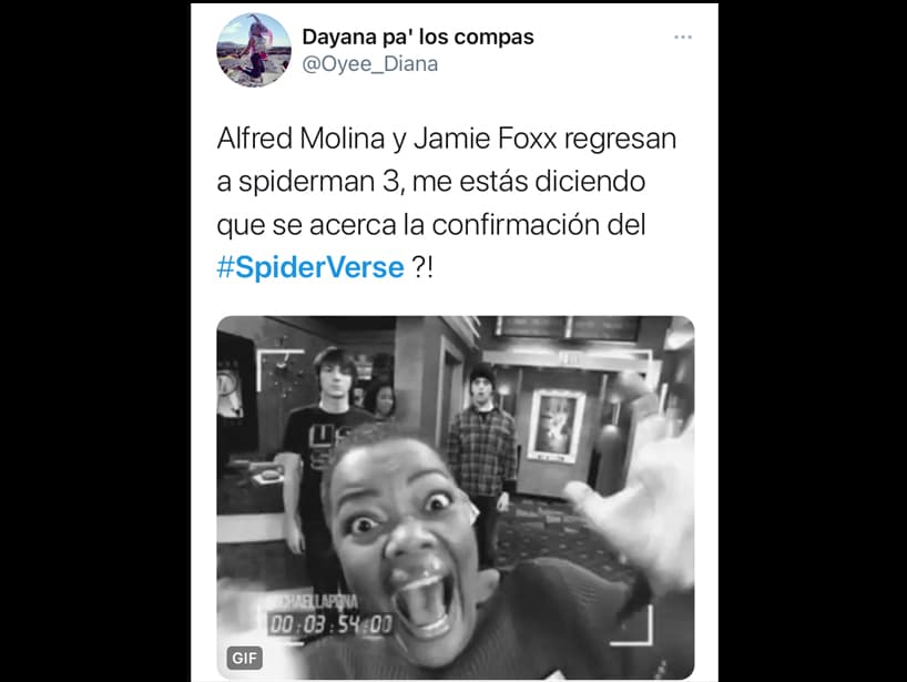 La expresión de Helen es de pura felicidad.