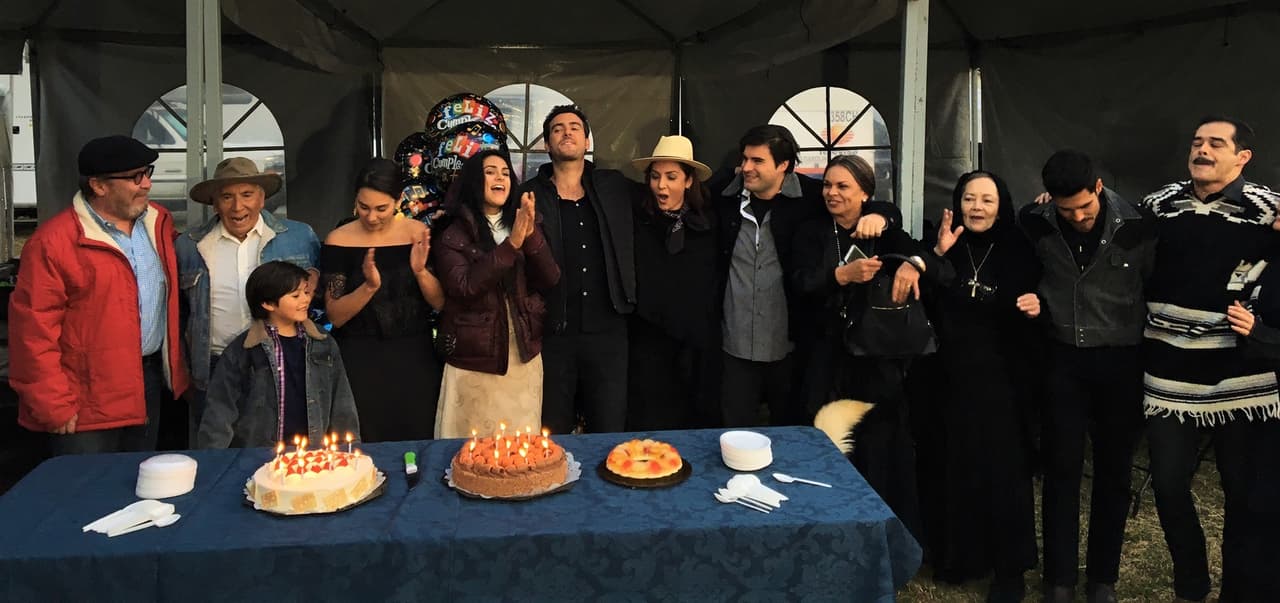 La producción de 'Mi adorable maldición' festejó a Pablo Lyle por su cumpleaños
