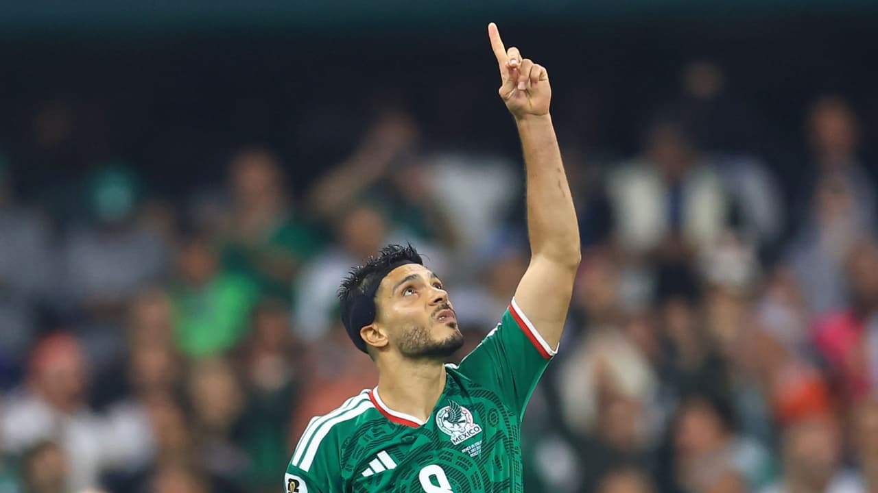 En penal, Raúl Jiménez anota el segundo gol para México