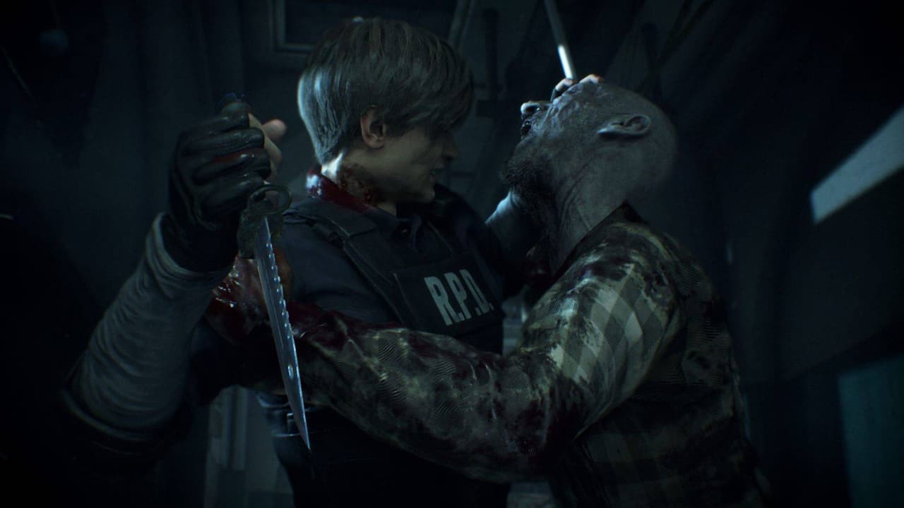 Resident Evil tenía todo para ser una película divertida y terminó dando películas con galanes de telenovelas mexicanas en el estelar. ¿Por qué no conservar lo que hizo grande a la serie y llevarlo al cine?