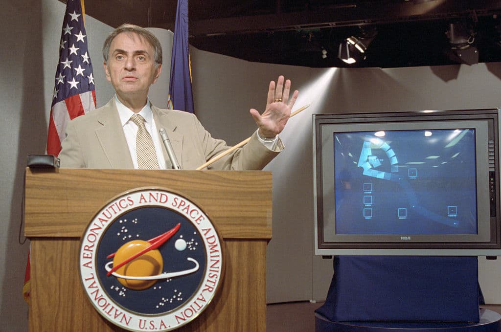 NASA rinde homenaje a Carl Sagan en su natalicio