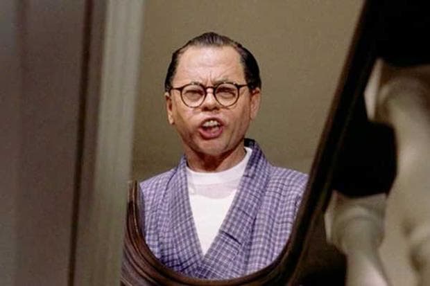 Mickey Rooney interpretando a I.Y. Yunioshi en 'Breakftast at Tiffany's'