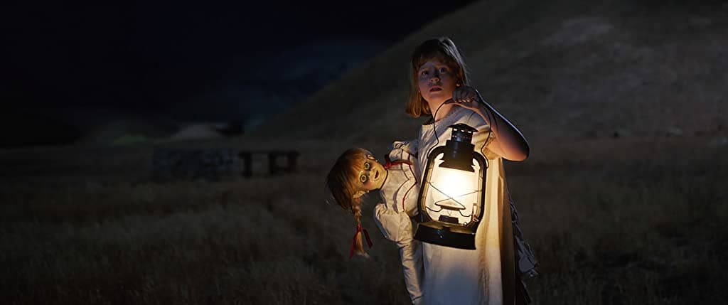 Este 7 de octubre, Lulu Wilson, quien protagonizó las cintas ‘Ouija: el origen del mal’ y ‘Annabelle 2: la creación’ cumplió 15 años y para celebrarlos te mostramos cómo luce ahora, además de algunos datos curiosos sobre ella.