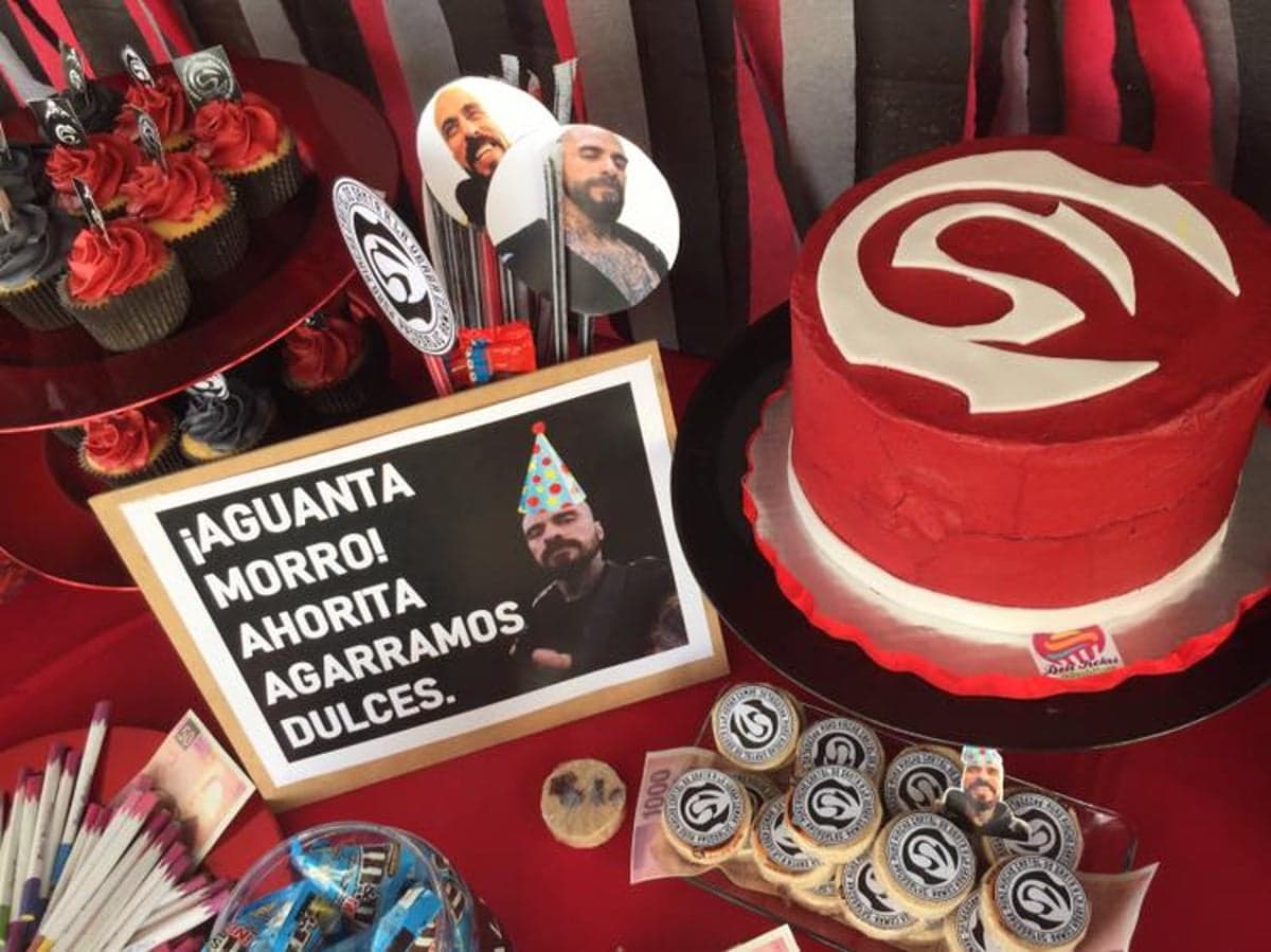 ¿Qué posibilidades tiene un niño que cumple 3 años de pedir una fiesta temática de Cártel de Santa? Sucedió y, por supuesto, creemos que más bien la mamá es la fan. No nos imaginamos al chamaco en plan de "E-e-e-e-éxtasis".