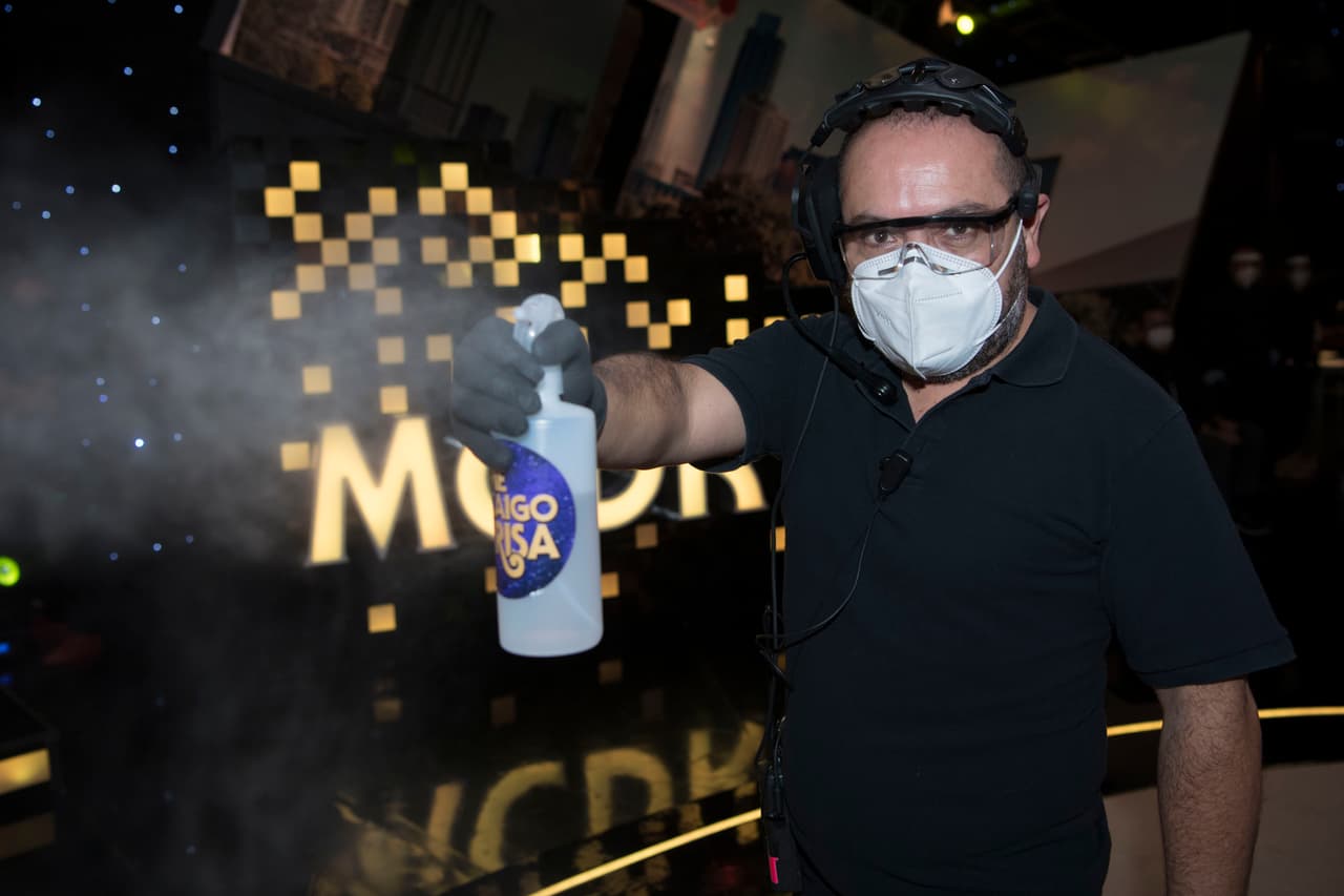 Y ya de paso le tomaron una foto a Toñito, el encargado de desinfectar las cosas en el foro, entre muchas otras actividades que hace. Ya te contaremos más de él.