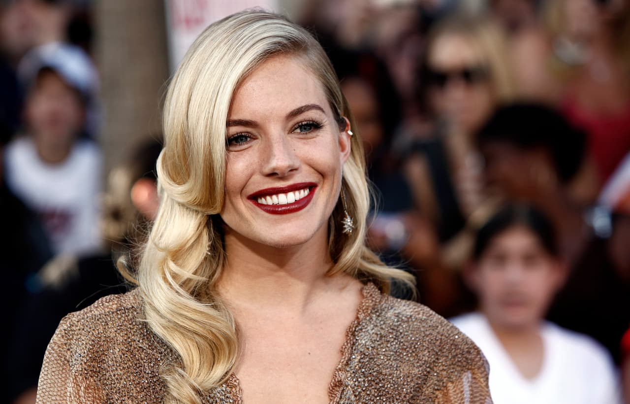 Sienna Miller es la mujer ideal para ser la Baronesa. Letal y poderosa. Sólo mírala.