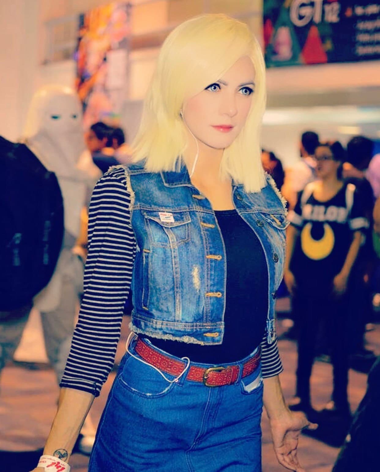 Empecemos con Ale Delint, la actriz de doblaje que también le hace al cosplay y la conducción.