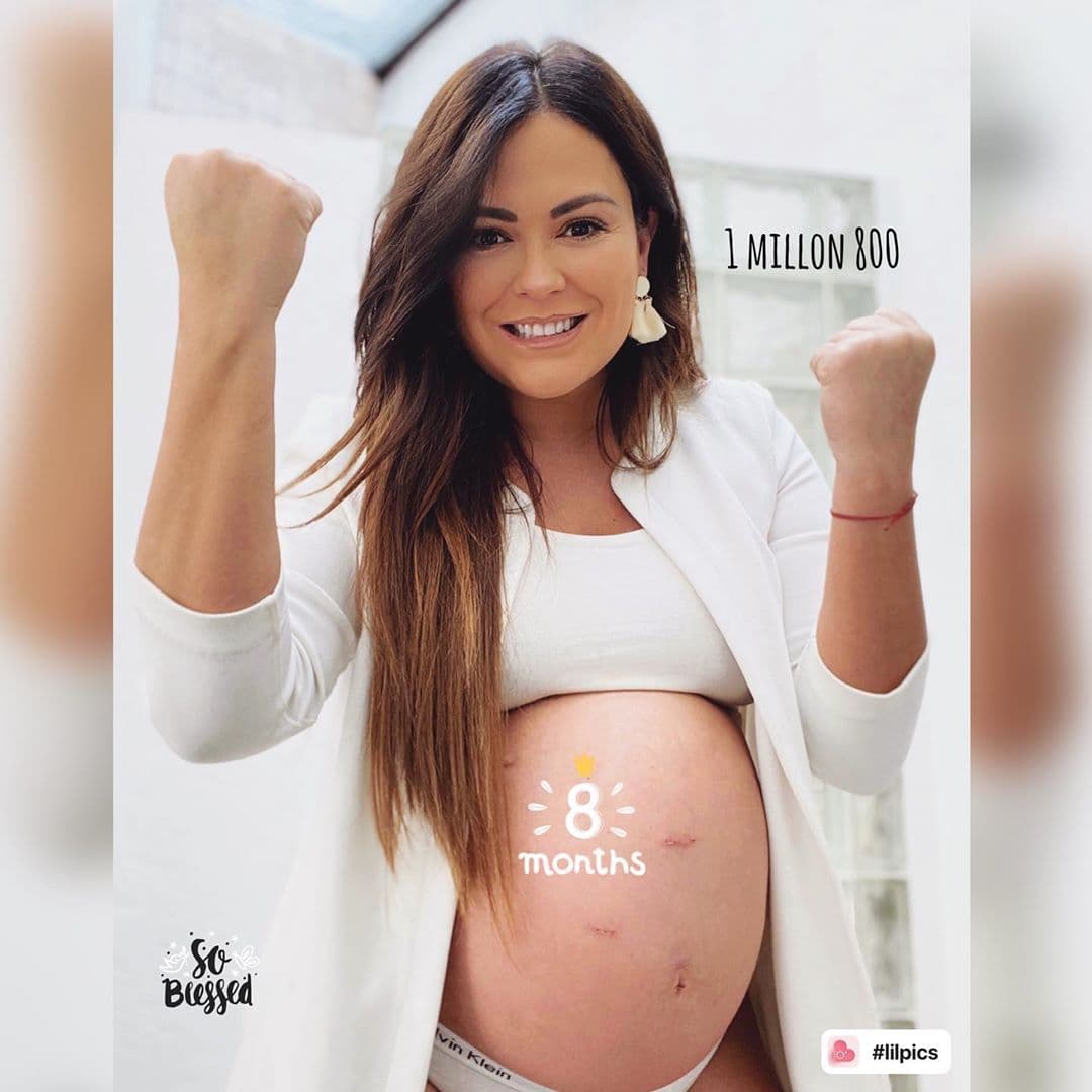 Tras compartir que todo había salido bien en su operación, la presentadora celebró su octavo mes de embarazo mostrando su pancita. “Gracias Lucca por hacerme una mamá guerrera y luchona, me di cuenta que las mujeres estamos hechas de hierro!!! Gracias por elegirme como tu mamá y no dudes que haré todo lo que está en mis manos para protegerte”, añadió.