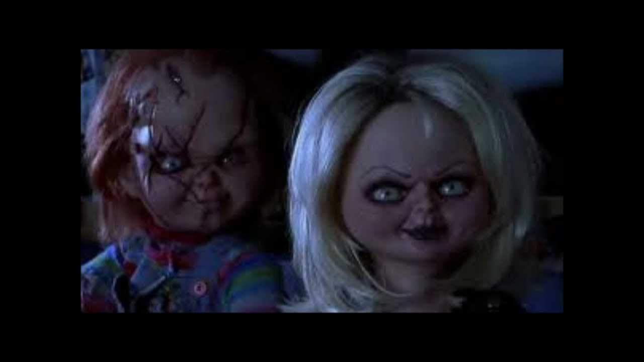 En La Novia de Chucky aprendimos que un muñeco diabólico puede matar a una fan y transferir su alma a una muñeca con el fin de tener novia.
