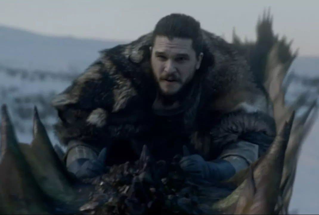 Ver a Jon Snow montar por primera vez un dragón y lo caótico que resultó fue, al mismo tiempo, emocionante y divertido. La verdad.