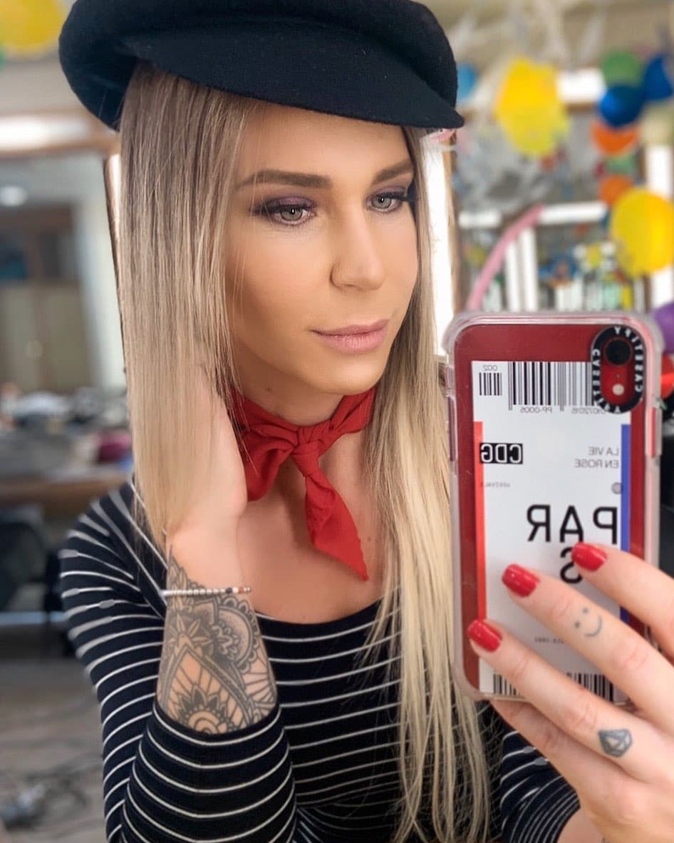 Esta atleta francesa espera ser la voz de las mujeres que han sufrido algún tipo de violencia física o psicológica y poder demostrarles que el pasado no las define y que pueden cambiar.