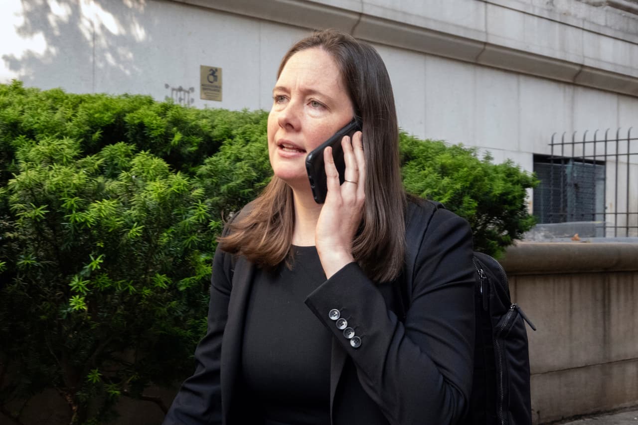 El Departamento de Justicia despide a Maurene Comey, fiscal del caso Epstein e hija del exdirector del FBI