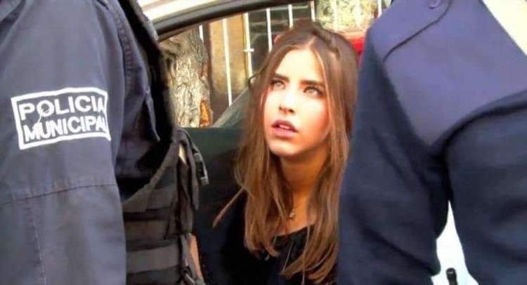 El atractivo físico de Lorena Aguirre, así como sus infructuosos intentos por sobornar con 100 pesos a un agente que la detuvo por conducir ebria, la convirtieron en Lady 100 Pesos.