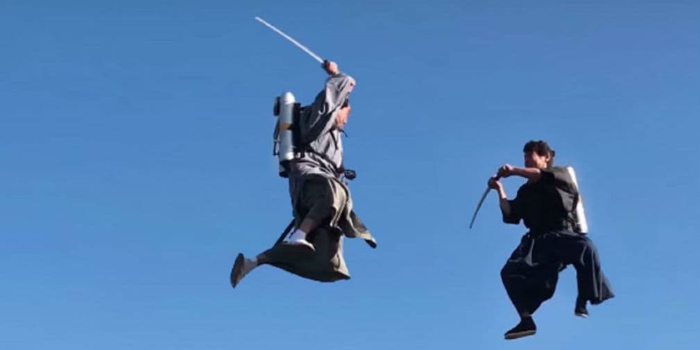VIDEO: Samurais peleando en el aire