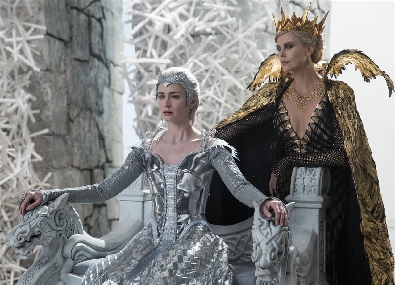 La película tuvo una secuela, El Cazador y la Reina del Hielo, que nos da unos aires a Frozen.