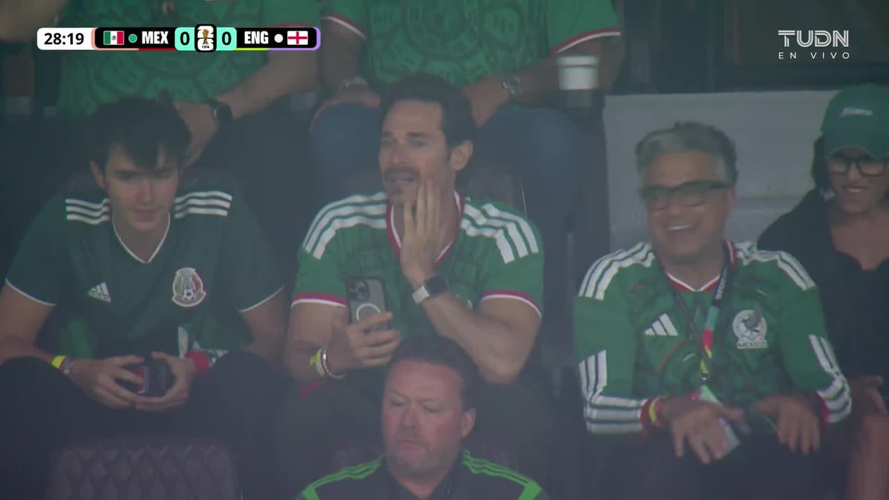 Sebastián Rulli y su hijo Santiago muestran su apoyo a México contra Inglaterra