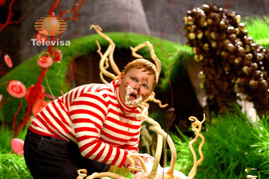Augustus Gloop es el primero en encontrar el boleto dorado. Su dieta es a base de carne y chocolate.