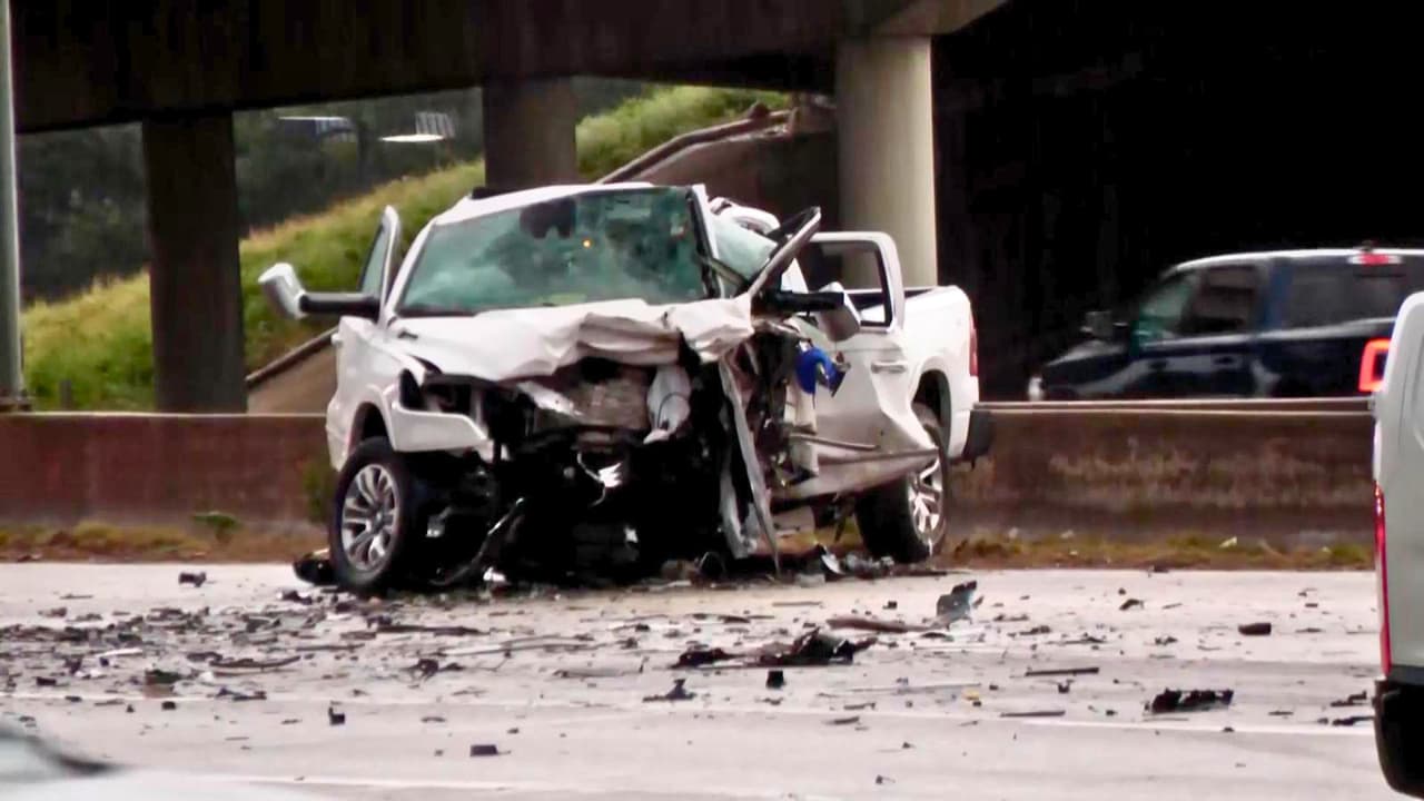 Dos muertos tras choque por conductor en sentido contrario cerca del Aeropuerto de Dallas-Fort Worth