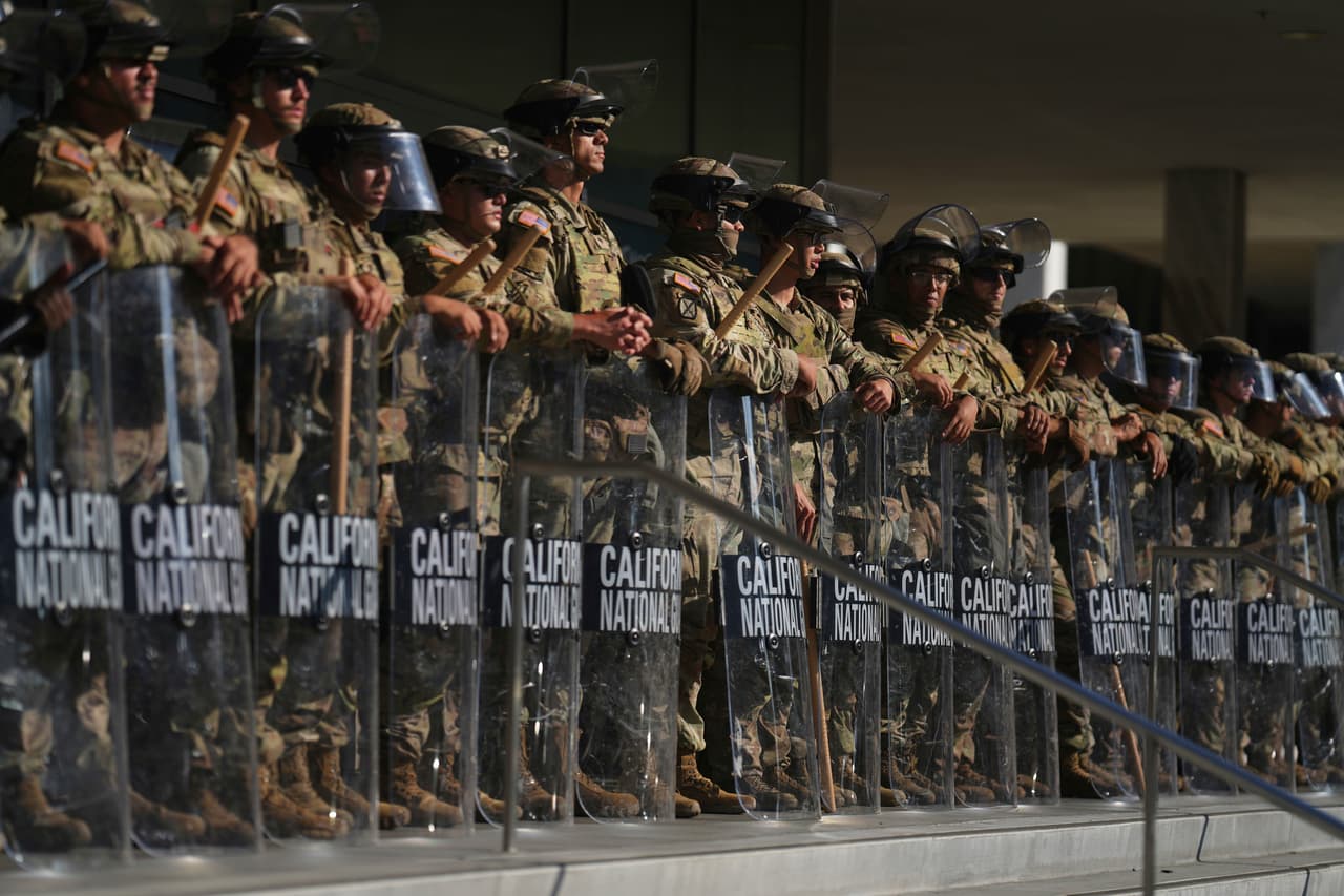 Gobierno de Trump retira a casi la mitad de la Guardia Nacional desplegada en Los Ángeles