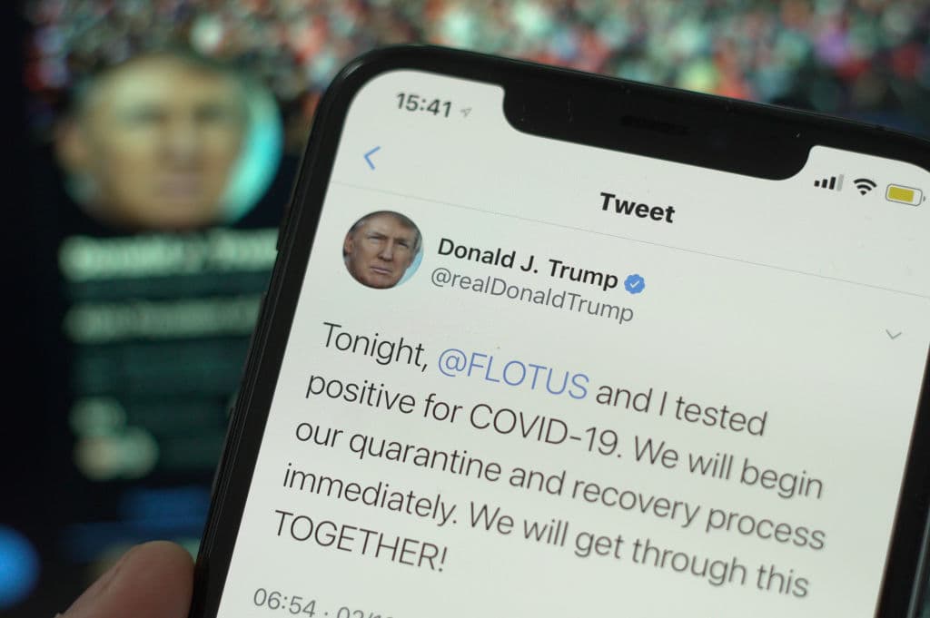 "Esta noche, @FLOTUS y di positivo por COVID-19. Comenzaremos nuestro proceso de cuarentena y recuperación de inmediato. ¡Lo superaremos JUNTOS!", escribió en su Twitter personal.