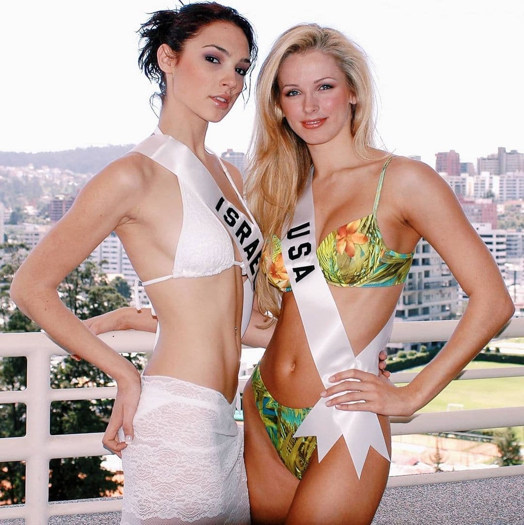 A los 18 años ganó Miss Israel 2004 y representó a su país en Miss Universo ese año,pero no ganó.