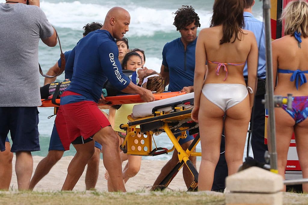 Otra foto desde el rodaje de una película, en esta ocasión es de Baywatch, el 23 de febrero de 2016 en Deerfield Beach, Florida.