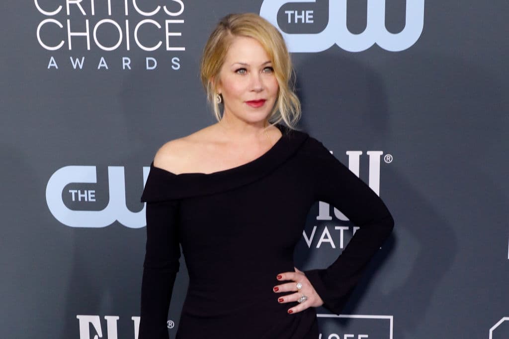 Christina Applegate rechazó el papel principal de ‘Legalmente Rubia’. “Me dio miedo, sentir que me estaba repitiendo a mí misma, que jugada tonta fue esa”, dijo la actriz a ET.