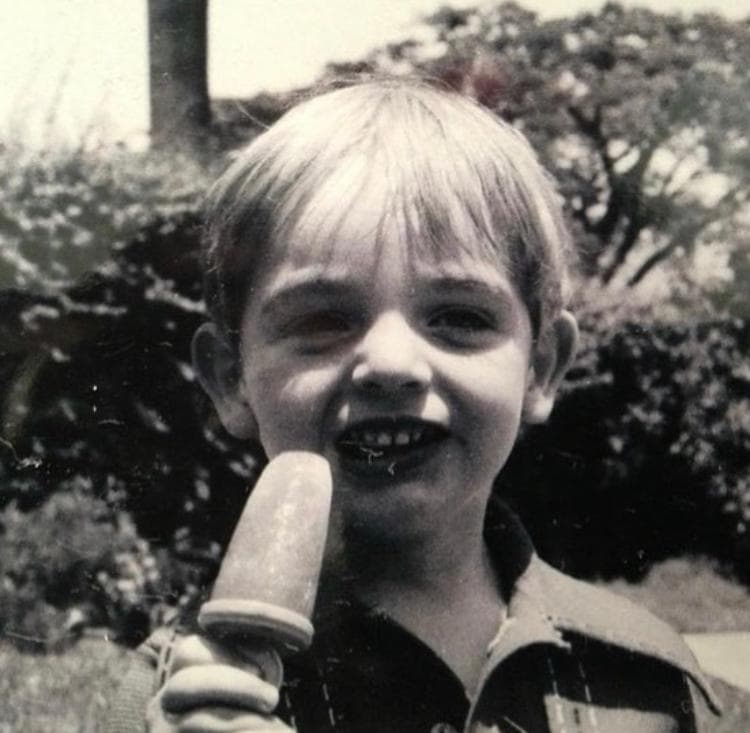 Este pequeño es tocayo del niño de la foto anterior y lo extrañamos mucho cuando se fue a mitad de la séptima temporada... ¡pero volvió!