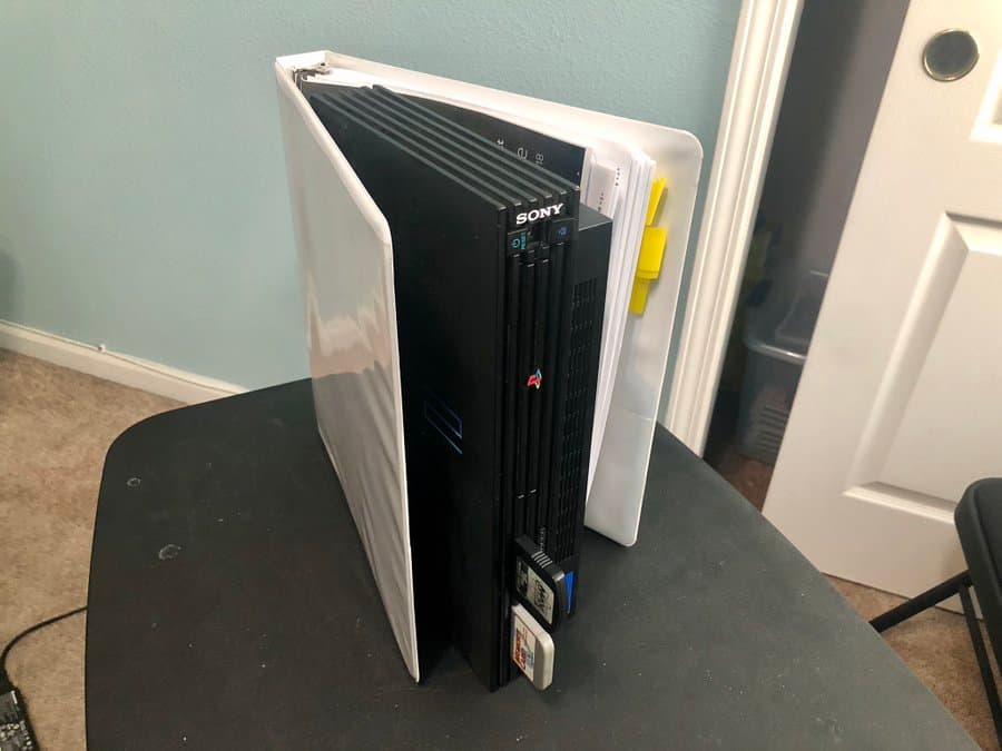 Si pones tu PlayStation 2 en medio de una carpeta ya tienes tu PlayStation 5.