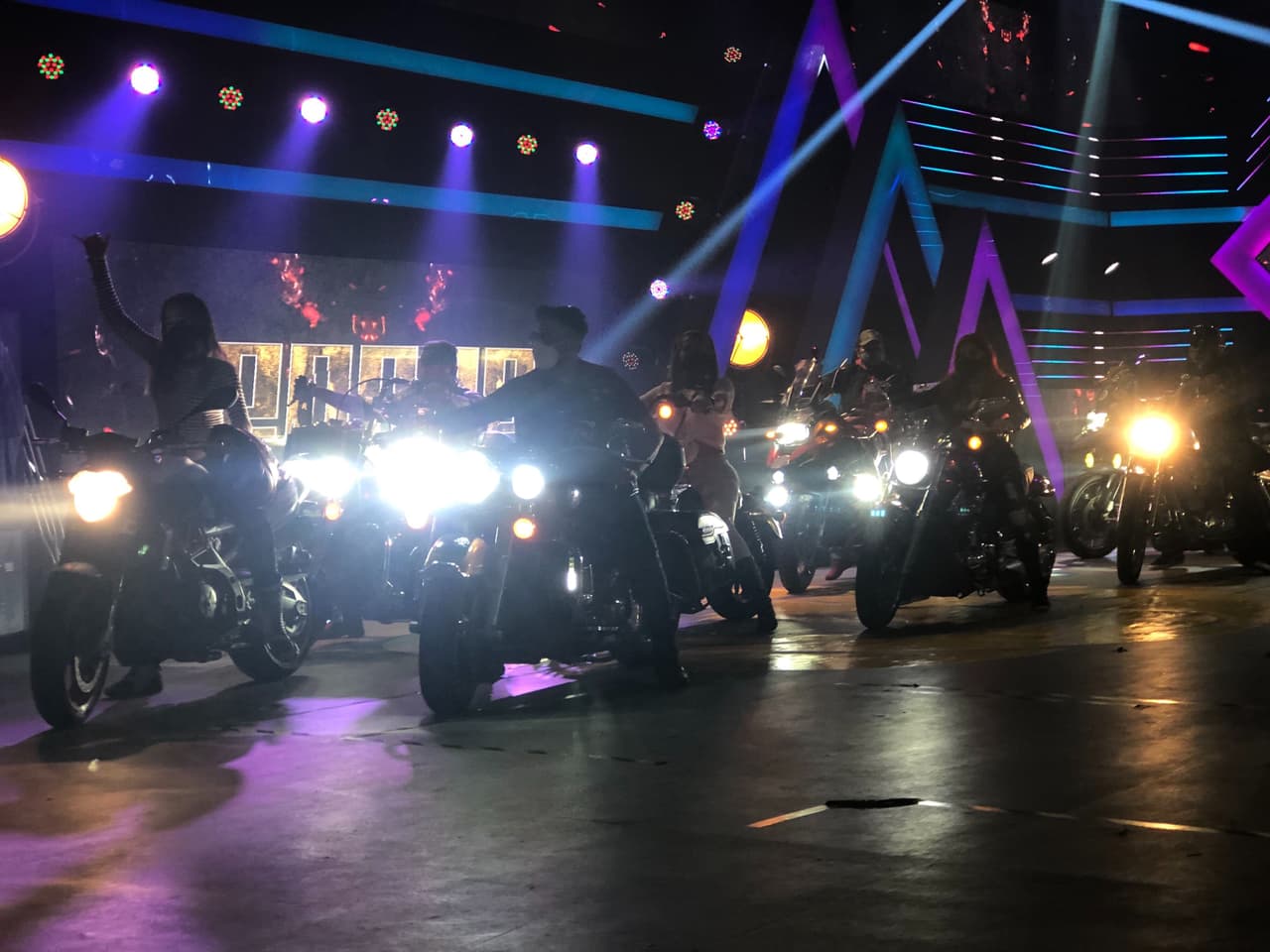 Llegamos a la gran final y tuvimos una gran entrada en la que los guerreros fueron escoltados por motocicletas.