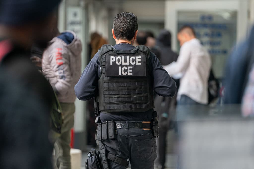 ICE declara a millones de indocumentados inelegibles para libertad bajo fianza, reporta el Post