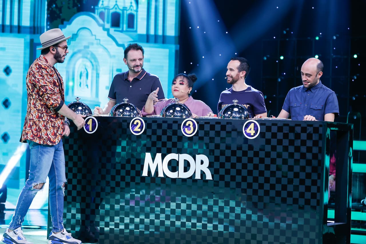Después del triunfo de Luigi en 'Rímame esta', llegó el turno de 'Mmm... ¡qué rico!', en el que Margaleff y Mayrín debían adivinar quién probó el platillo extraño.