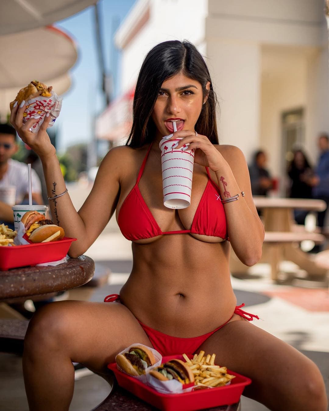 Comenzó a hacer contenido xxx cuando se lo propuso un cliente del establecimiento de comida rápida donde ella trabajaba.