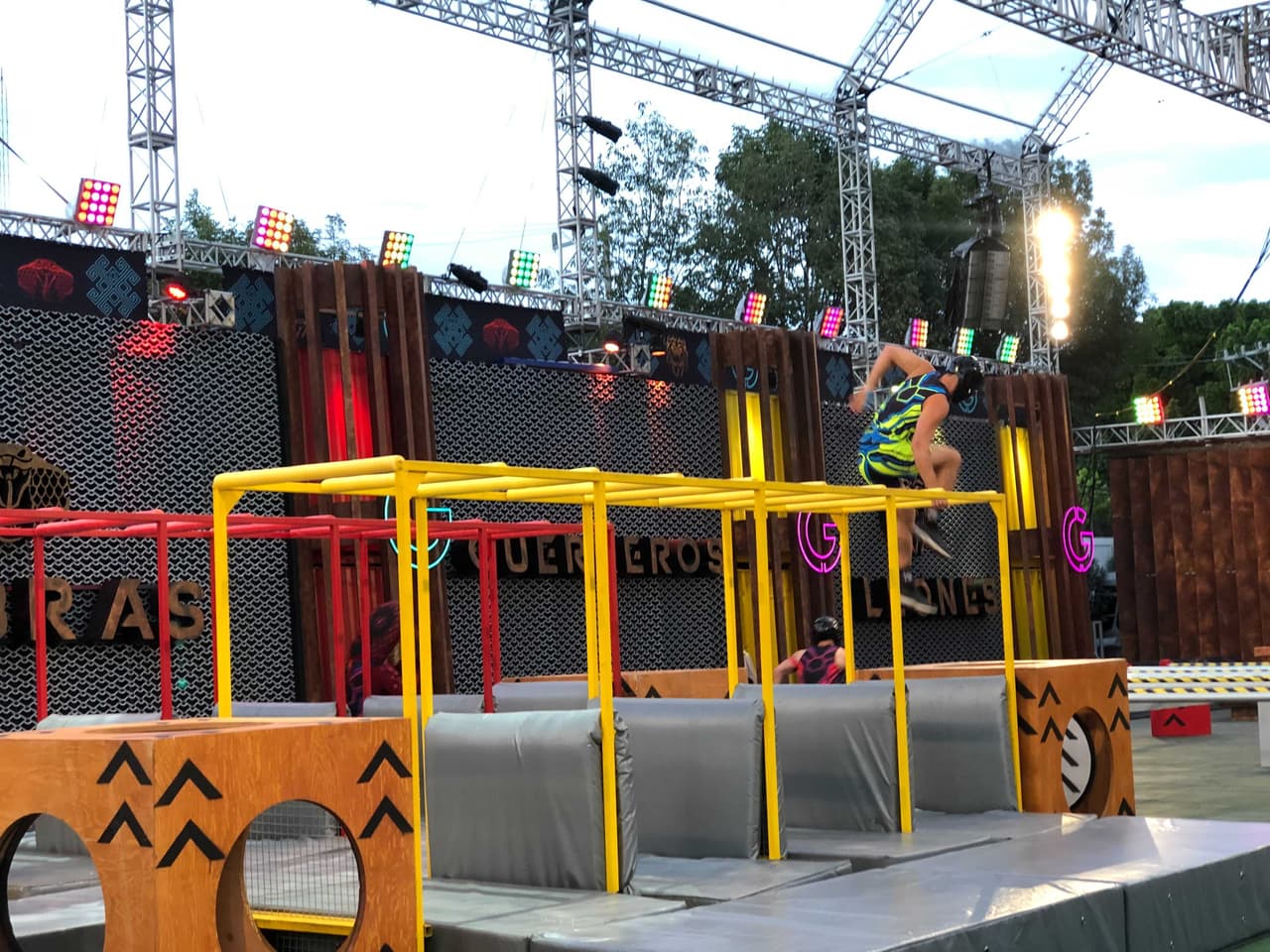 El primer juego fue el Circuito de Velocidad, donde Yann y Dariana le dieron el dado a las Cobras.