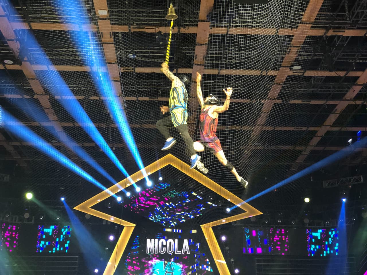 En la ‘Red Inclinada’ Nicola le dio un triunfo a su equipo al meterle el cuerpo a Jorge. Nano bailó mientras Potro lo veía, de la misma manera que Thaily quedó rebasada por Macky. Yann volvió a ganarle a Christian por tercera ocasión, mientras que Sebastián por fin le ganó a Fer Corona. Yann sumó 100 puntos en el dado y se acercó a los 3450 de Leones.