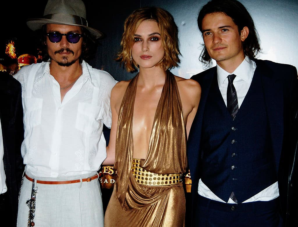 Esta entrega ya no contaría con Orlando Bloom como “Will Turner” y Keira Knightley como “Elizabeth Swan”, en una de esas tampoco vuelve Johnny Depp a su papel del "Capitán Jack Sparrow".