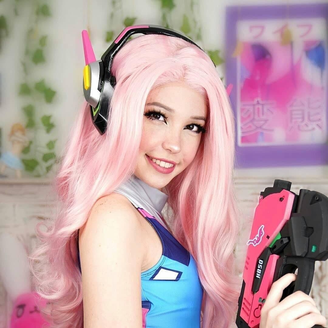 Dentro del mundo gamer ha salido como D.Va de Overwatch.