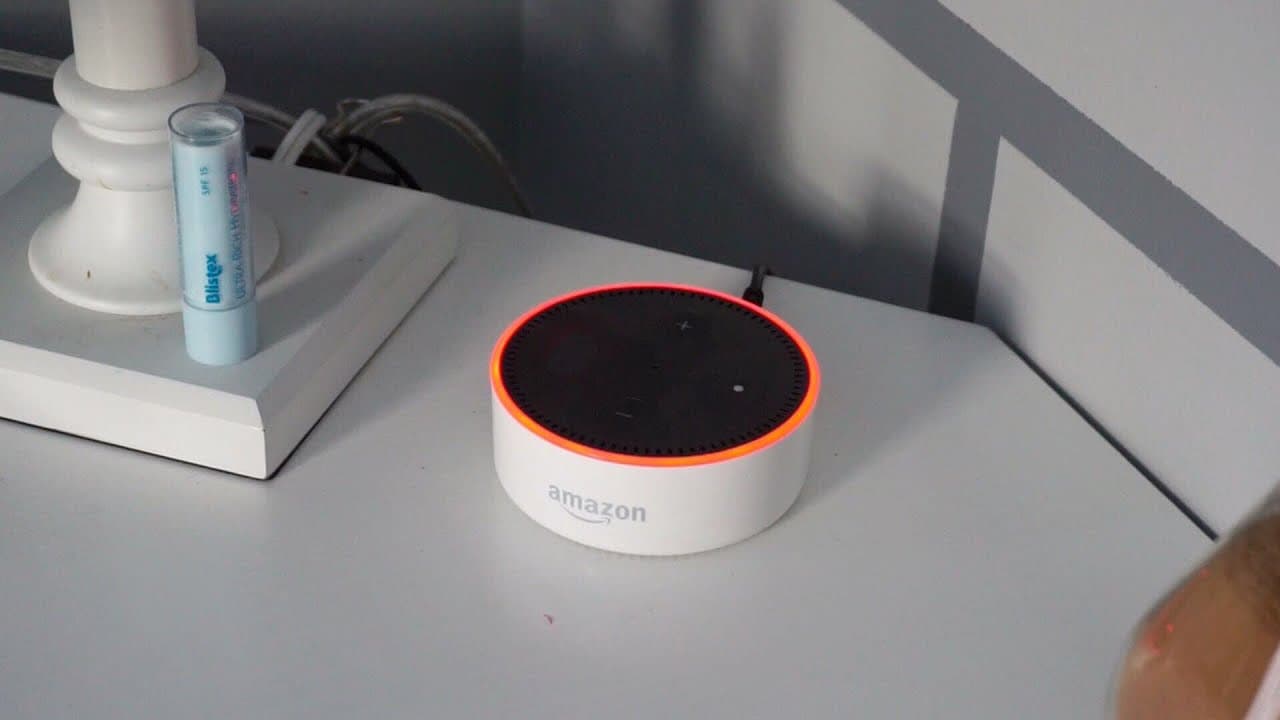 Alexa le pidió a una niña de 10 años que metiera una moneda en el enchufe eléctrico