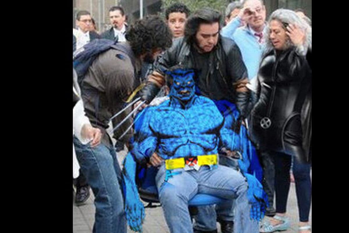 Durante la explosión de la Torre de Pemex en 2013 Ricardo Alfonso Fuentes se hizo famoso por, en medio de la tragedia, auxiliar en la evacuación. Especialmente con una pinta que recuerda a Wolverine de los X-Men.