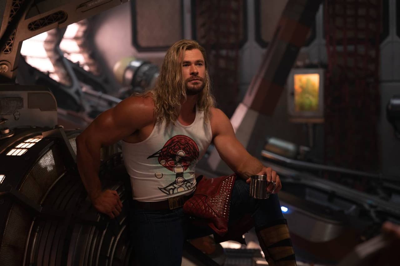 Chris Hemsworth regresa para protagonizar su cuarta película en solitario de Thor.